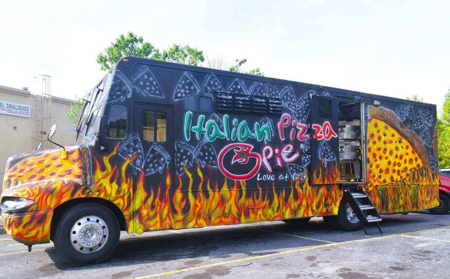 Italian Pizza Pie Food Truck 3
